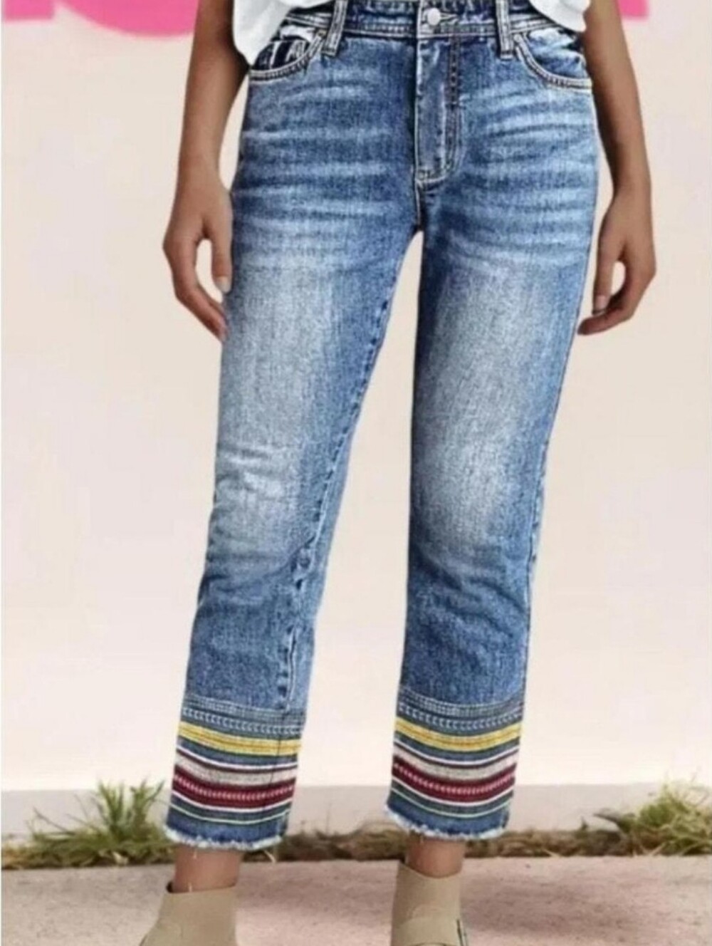 Flamingals Women's Light Wash Blue Denim Cropped Jeans Embroidered Hem Size 2XL